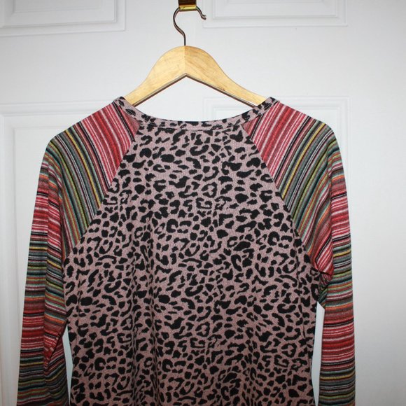 Limited Time Sale: Soft Knit Leopard Long Sleeve Arm Striped Dress Size Small - Picture 5 of 10